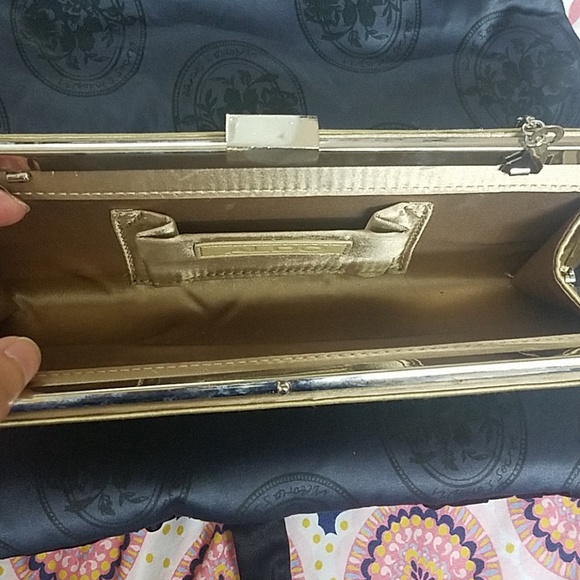 Fancy gold clutch - Picture 3 of 4